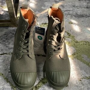 Universal Threads Teagan Boots in olive